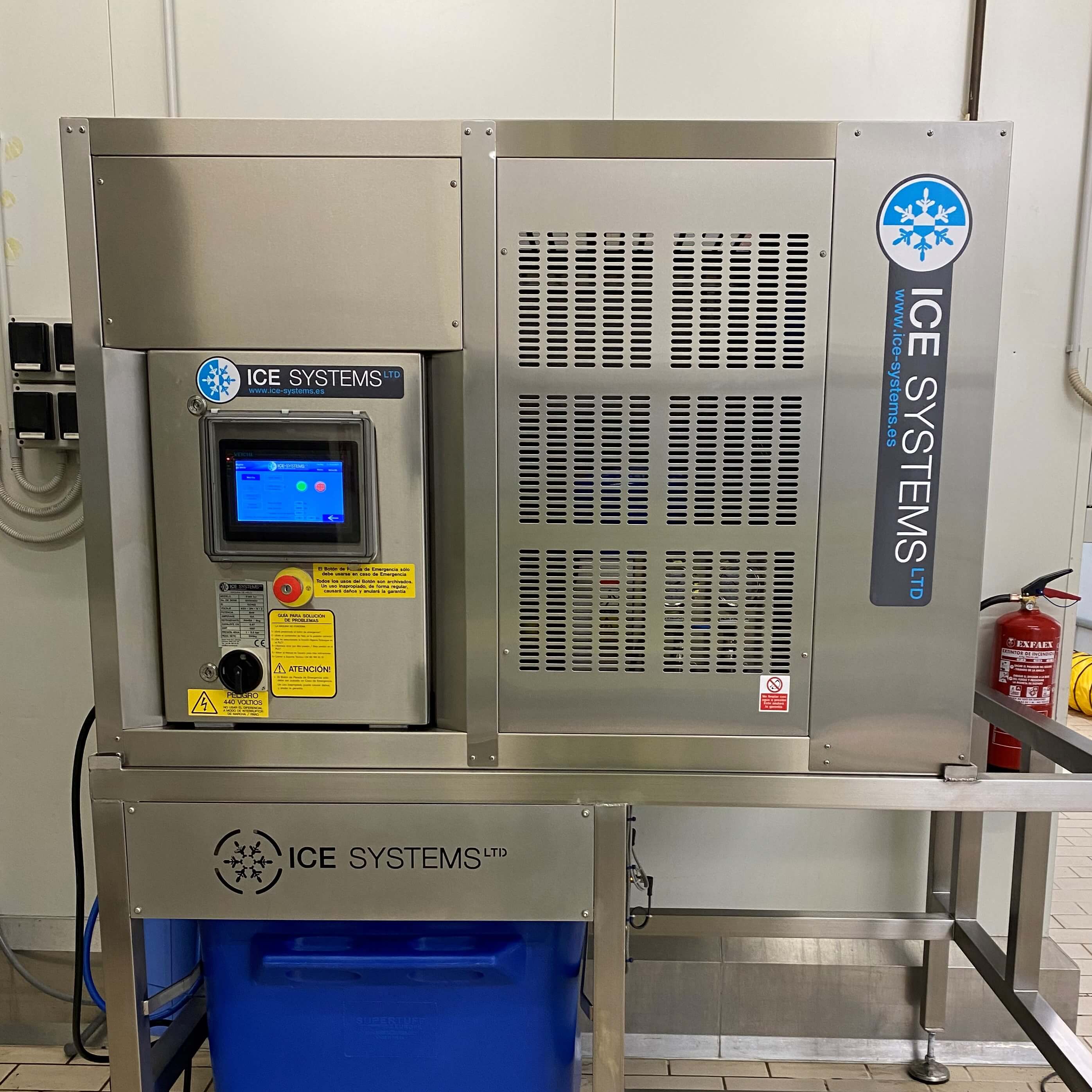 Instalación de nueva máquina de hielo en escamas en una panadería en España